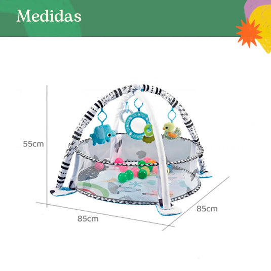 Gimnasio 2 en 1 corral y tapete de juego con sonajeros, diseño unisex en color blanco, decorado con diseño de animalitos y patrones, hecho en material antialérgico y suave al tacto, juguetes colgantes para estimulación de agarre