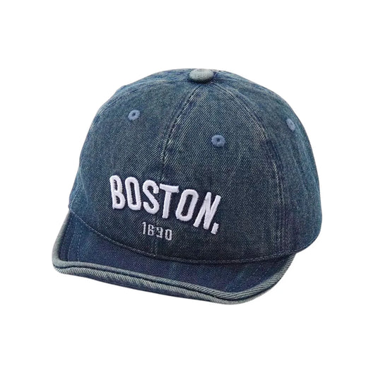 Gorra Boston 1630 estilo denim para bebé, con visera para el sol, detalle bordado de Boston, con correa trasera ajustable, diseño casual ideal para el día a día