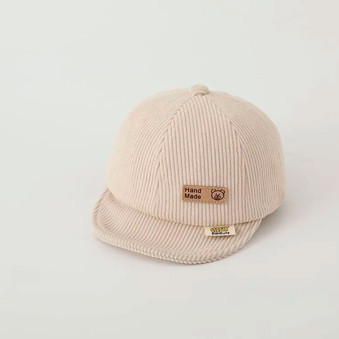 Gorra estilo tejida Hand Made Osito para bebé, con tira ajustable, hecha en material suave y resistente, colores neutros, ligera para tu bebé y fácil de transportar