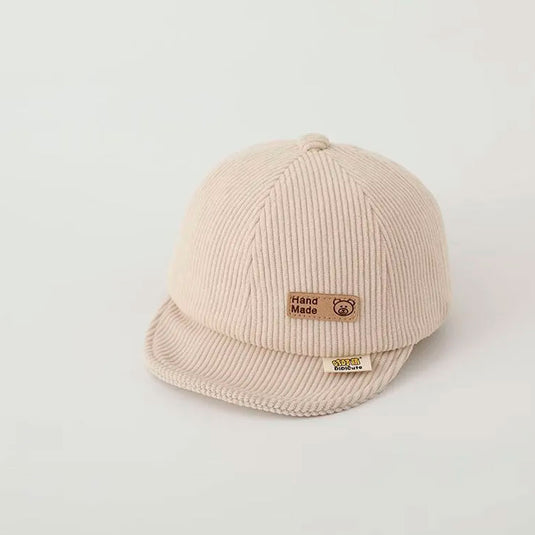 Gorra estilo tejida Hand Made Osito para bebé, con tira ajustable, hecha en material suave y resistente, colores neutros, ligera para tu bebé y fácil de transportar