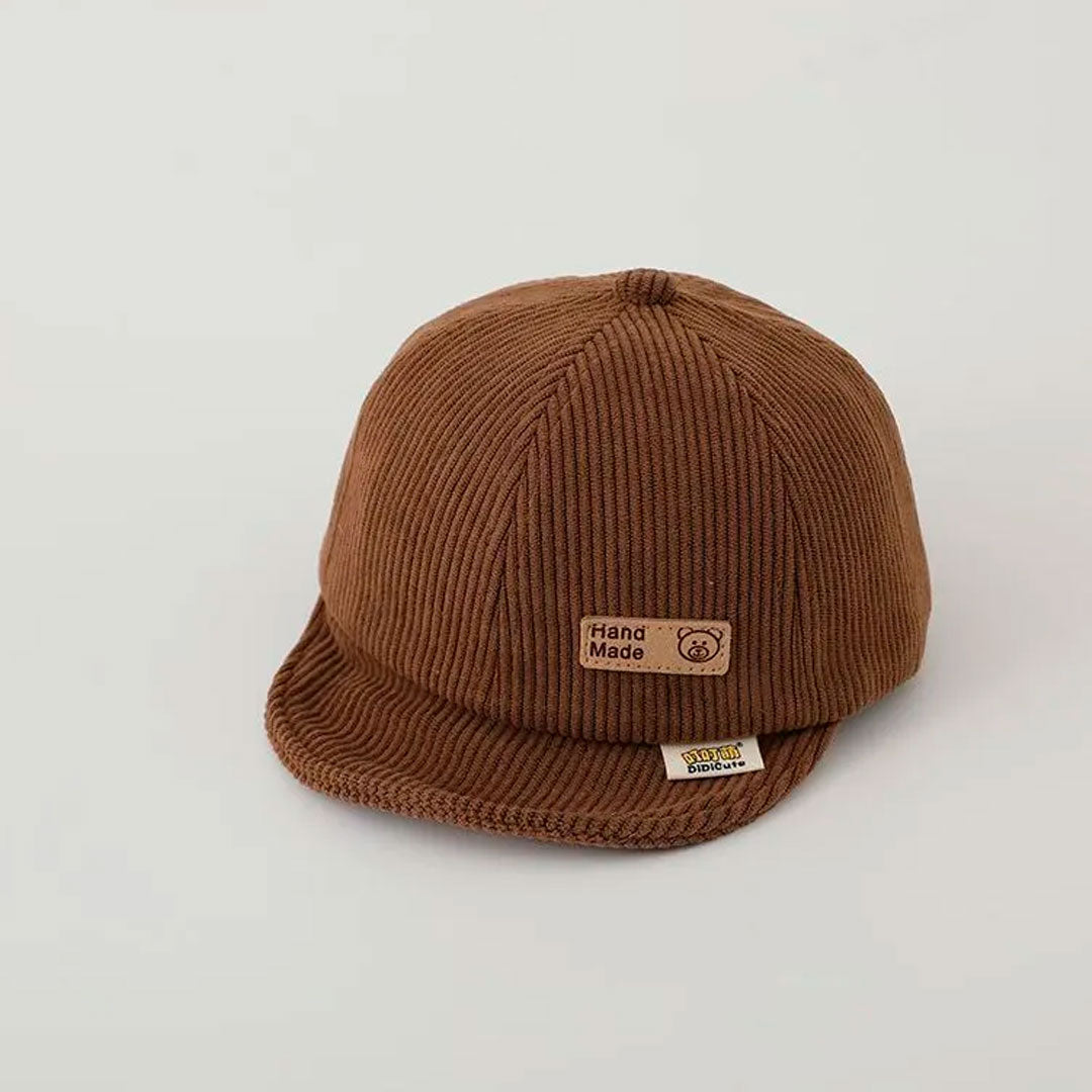 Gorra estilo tejida Hand Made Osito para bebé, con tira ajustable, hecha en material suave y resistente, colores neutros, ligera para tu bebé y fácil de transportar