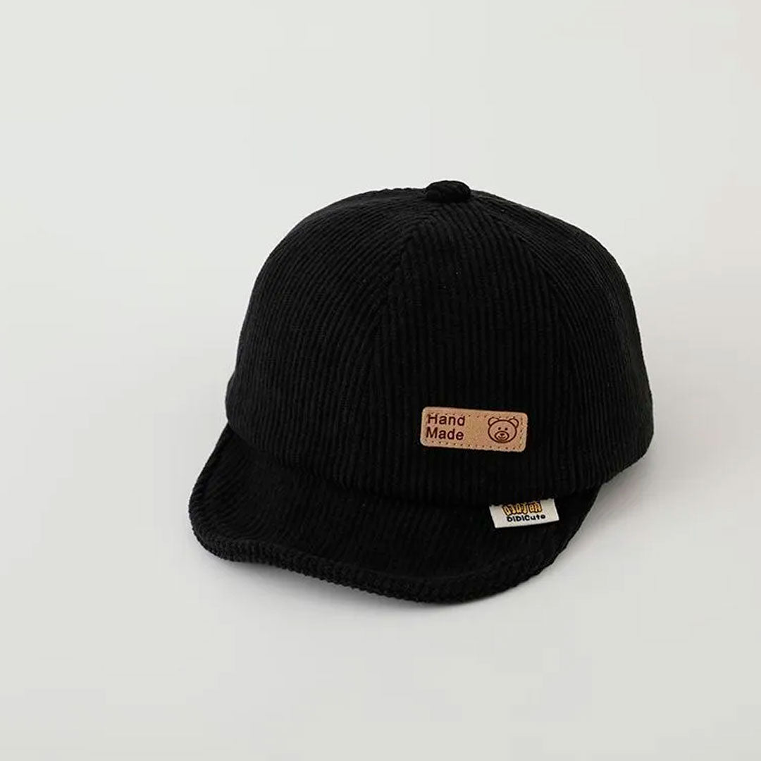 Gorra estilo tejida Hand Made Osito para bebé, con tira ajustable, hecha en material suave y resistente, colores neutros, ligera para tu bebé y fácil de transportar