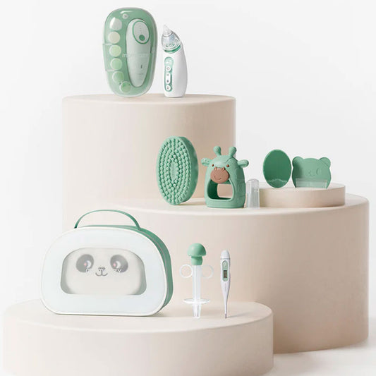 Kit Elite esencial para el cuidado suave del bebé, set de 10 piezas color verde menta para la limpieza, cuidado y aseo del recién nacido, con estuche para facilitar su transporte - Momcozy
