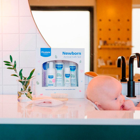 Set de regalo productos esenciales para el aseo recién nacido, hechos especialmente para bebés, cuidado de la piel y baño, kit x5 productos suaves formulados con ingredientes naturales a base de plantas - Mustela