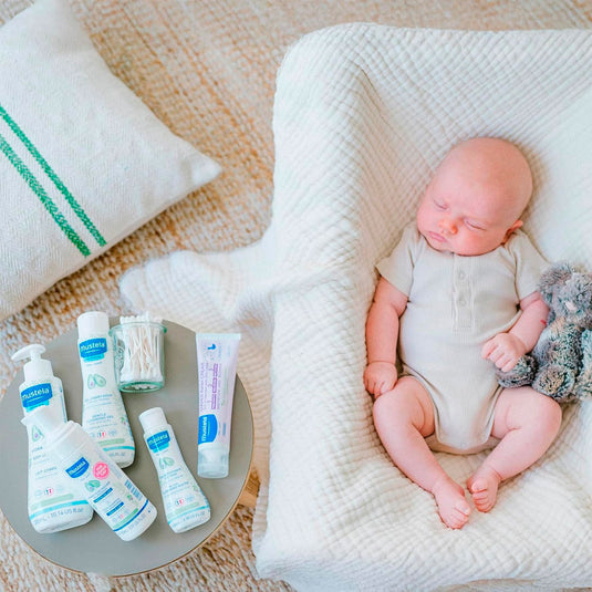 Set de regalo productos esenciales para el aseo recién nacido, hechos especialmente para bebés, cuidado de la piel y baño, kit x5 productos suaves formulados con ingredientes naturales a base de plantas - Mustela