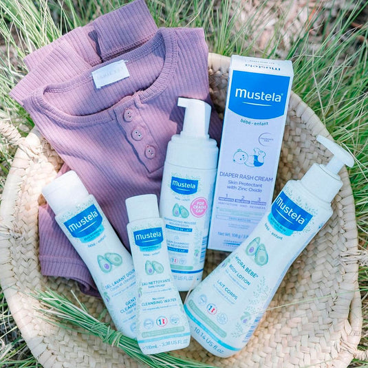 Set de regalo productos esenciales para el aseo recién nacido, hechos especialmente para bebés, cuidado de la piel y baño, kit x5 productos suaves formulados con ingredientes naturales a base de plantas - Mustela
