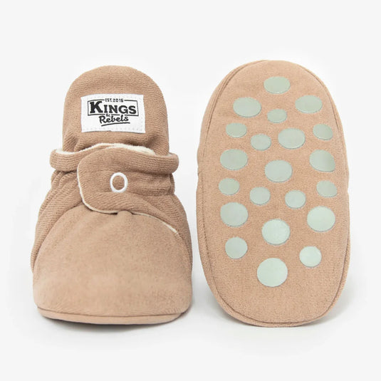 Zapatitos Gamuza Gripper Café para bebé - Kings & Rebels