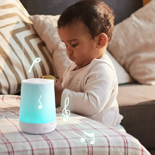 Máquina de ruido blanco y luz nocturna para bebé, 34 sonidos relajantes, 7 colores de luz, temporizador y control remoto por app, entrenador de sueño - Momcozy