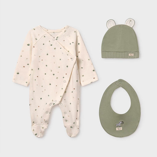 Pijama manga larga diseño arbolitos con gorro y babero, cuello cruzado y abertura lateral completa que cierra con botones a presión, botones a presión en la entrepierna para facilitar la puesta de la prenda, tejido 100% algodón, diseño estampado - Mayoral