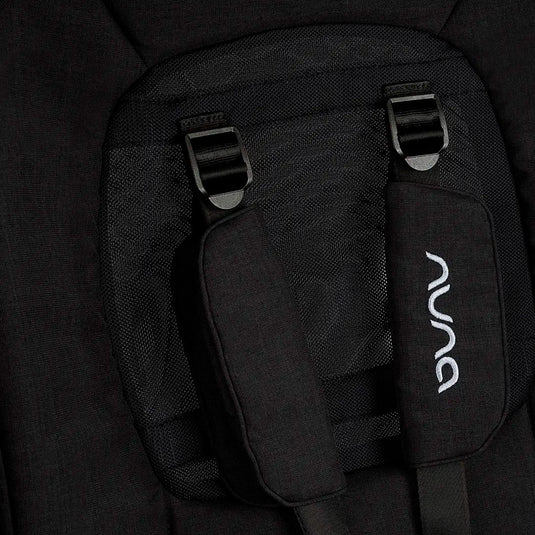 Coche paseador con portabebés "Triv Next", con espaldar reclinable, arnés de seguridad de 5 puntos, barra de empuje ajustable y detalles en cuero sintético - Nuna