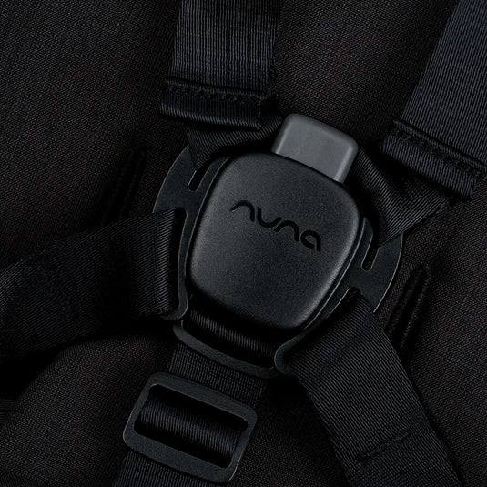 Coche paseador con portabebés "Triv Next", con espaldar reclinable, arnés de seguridad de 5 puntos, barra de empuje ajustable y detalles en cuero sintético - Nuna