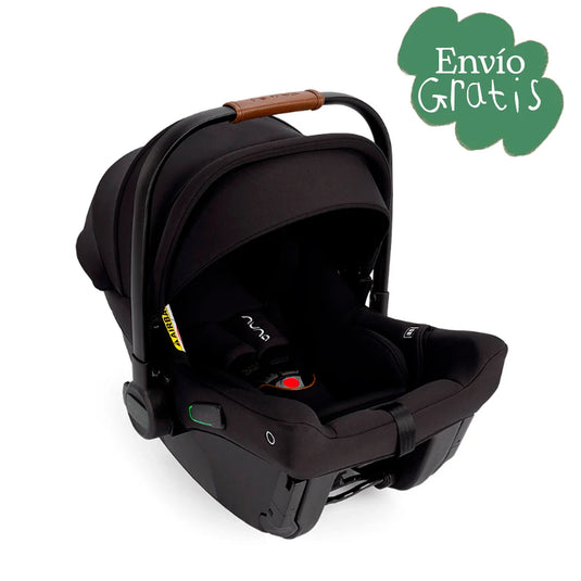 Silla para carro con sistema ISOFIX sin base  PIPA™ URBN, innovadora instalación sin base, con una capota UPF 50+ integral, reposacabezas y funda, compatible con todos los coches de Nuna, homologada TUV para viajar en avión usando el cinturón - Nuna