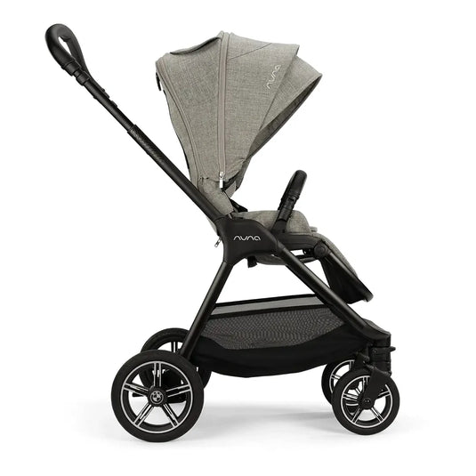 Coche paseador TRIV next BMW Collection convertible en travel system, con suspensión en todas las ruedas, asiento reversible all-season y freno de un toque - Nuna
