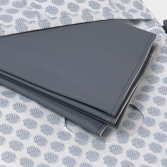 Organizador con cambiador portátil en poliéster reciclado, portadocumentos de bebé de cuidado diseño, cuenta con compartimentos interiores para una mejor organización, cierre con velcro, exterior textil con efecto acolchado - Mayoral