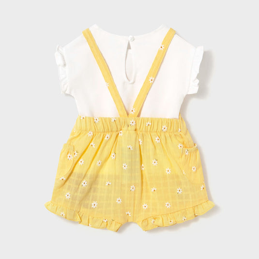 Conjunto blusa blanca y Overall amarillo florecitas, cierre por botones, con dos bolsillos, blusa en tela transpirable con boleros en las mangas - Mayoral