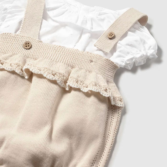 Conjunto blusa con bolero blanco Overall beige, set 2pz blusa material transpirable y Overall tejido 100% algodón suave hipoalergénico - Mayoral