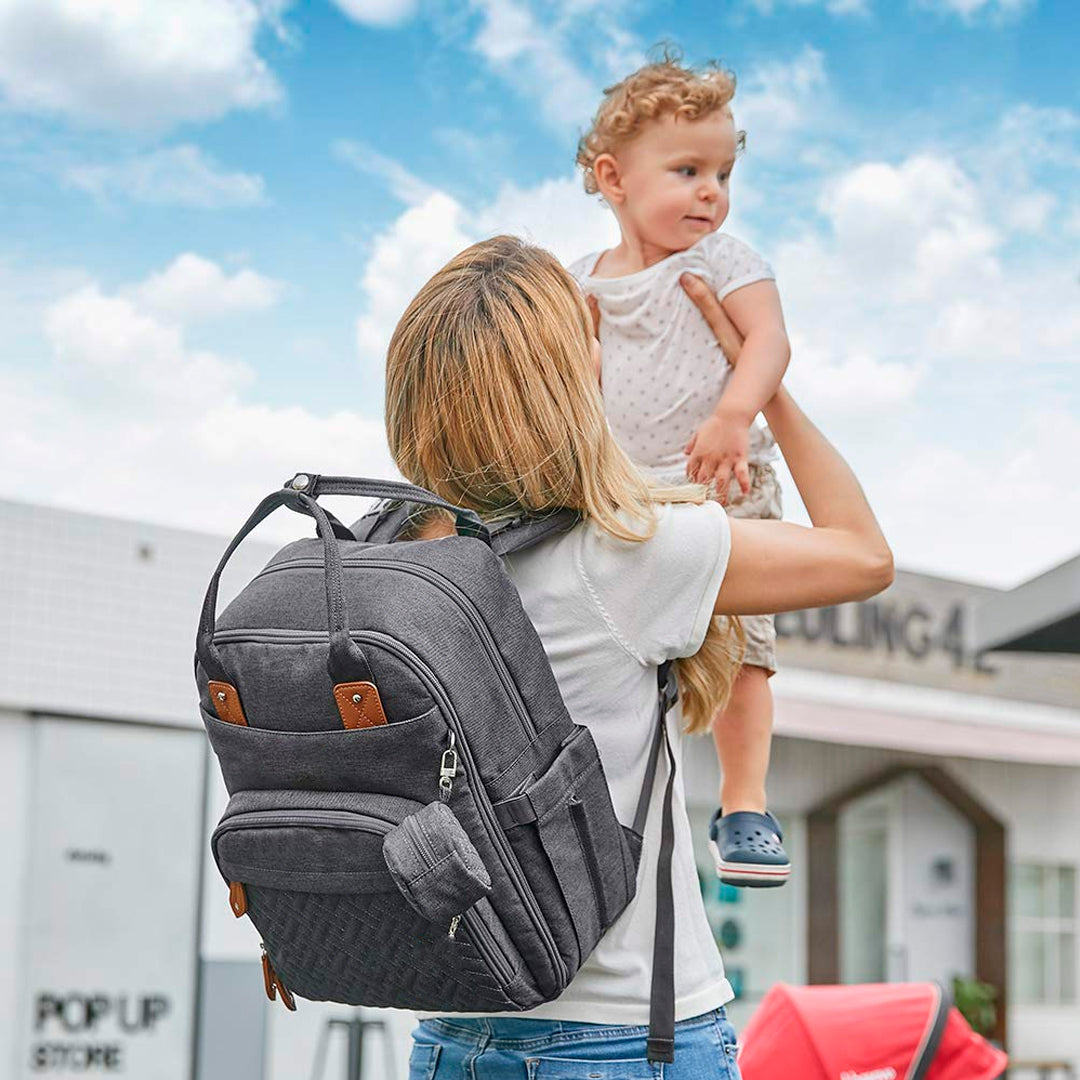 Pañalera tipo morral de gran capacidad, con bolsillos térmicos y cambiador portátil impermeable