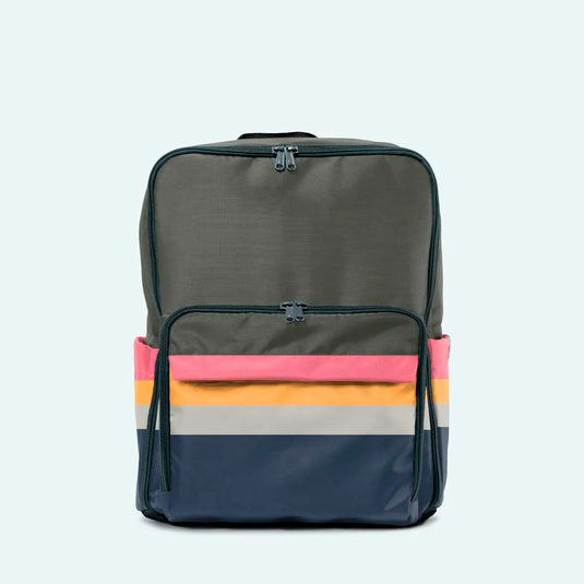 Pañalera morral multifuncional con diseños estampados, con múltiples compartimientos ideales para todo lo del bebé y espacios muy prácticos para los padres, hecha en 50% lona reciclada hecha en Colombia - ANTO