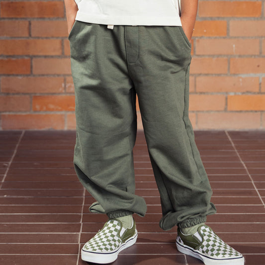 Pantalón verde militar con estampado trébol amarillo, hecho en tela de alta calidad, resístete y suave al tacto, con detalle en la parte de atrás: una hilera de tréboles amarillos - LOBSTER mini