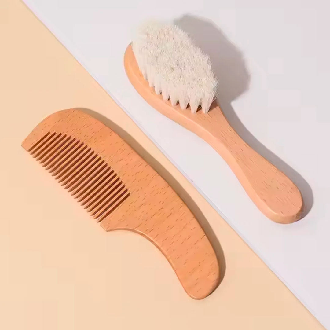 Set x2 piezas de peine y cepillo en bambú para bebé, juego para el cuidado del cabello, con mango ergonómico, hecho en madera suave - Kokibebe