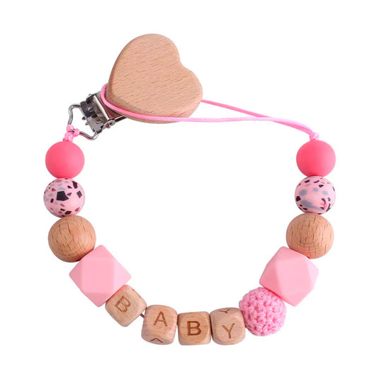 Portachupas con detalles en madera tallada para bebé, con figura de adorno en el gancho, cadena libre de BPA para chupete, soporte en clip para la ropa - Only Baby