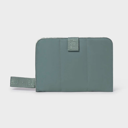 Set 2pz de portadocumentos y cambiador portátil para bebé, estiloso organizador con compartimentos interiores, cierre con velcro, exterior textil con efecto acolchado, cambiador portátil de bebé plegable y compacto - Mayoral