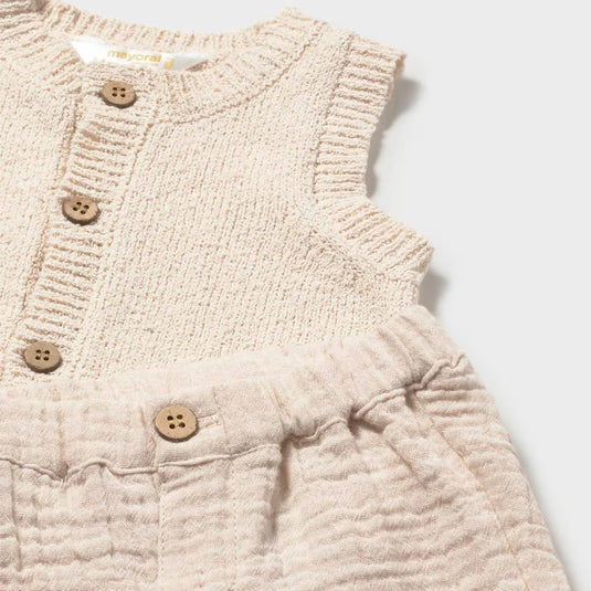 Conjunto con chaleco y shorts tejidos color café - Mayoral