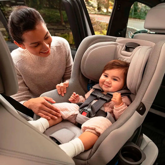 Silla de seguridad para carro RAVA, de inclinación y reposacabezas ajustables, fácil instalación, portavasos, de tela transpirable, con certificación - Nuna