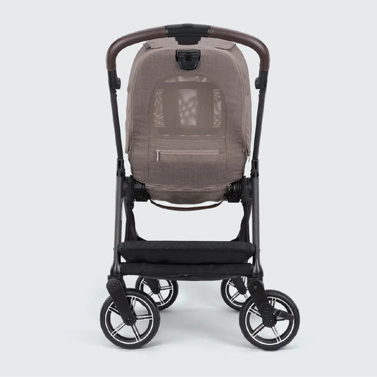 Coche paseador SWIV BMW Collection con rotación 360° en las cuatro ruedas, asiento reversible, chasis de fibra de carbono y plegado compacto - Nuna