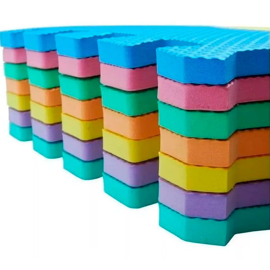 Tapete didáctico rompecabezas de 16pz, hecho en foami resistente al agua con figuras en la mitad, de colores vibrantes que llaman la atención del bebé