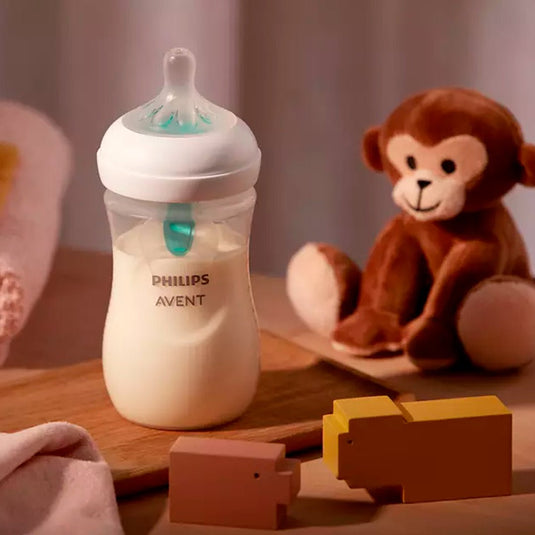 Tetero 9oz AirFree con válvula anticólicos, tetina suave y antigoteo - Philips Avent Natural Response