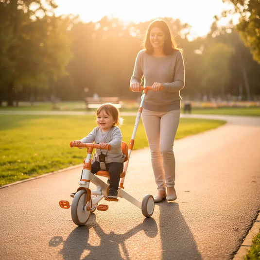Triciclo 5 en 1 con manija de control parental, ajustes de posición, pedal extraíble, respaldo ajustable, cinturón de seguridad en tres puntos, en material resistente - Maxibaby