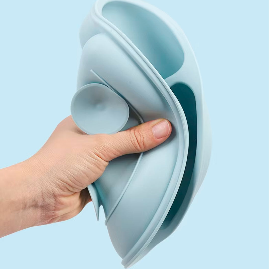 Vajilla 7pz en silicona grado alimenticio, 100% libre de BPA, cubiertos de silicona suave con mango en madera, adhesión a superficie plana, con babero recolector