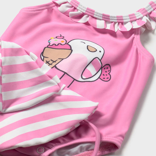 Vestido de baño con gorro protección solar recién nacida, tirantes con volantes, botones a presión en la entrepierna, confeccionado con tejidos suaves y ligeros, tejido con certificación UPF 40+ - Mayoral