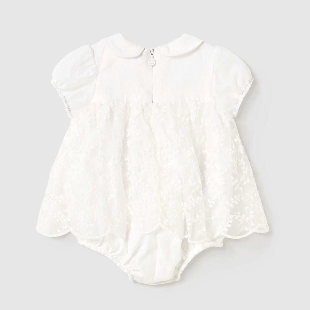 Vestido blanco con bordado para bebé, detalles bordado de flores, hecho en tela liviana y transpirable, ideal para cualquier ocasión - Mayoral