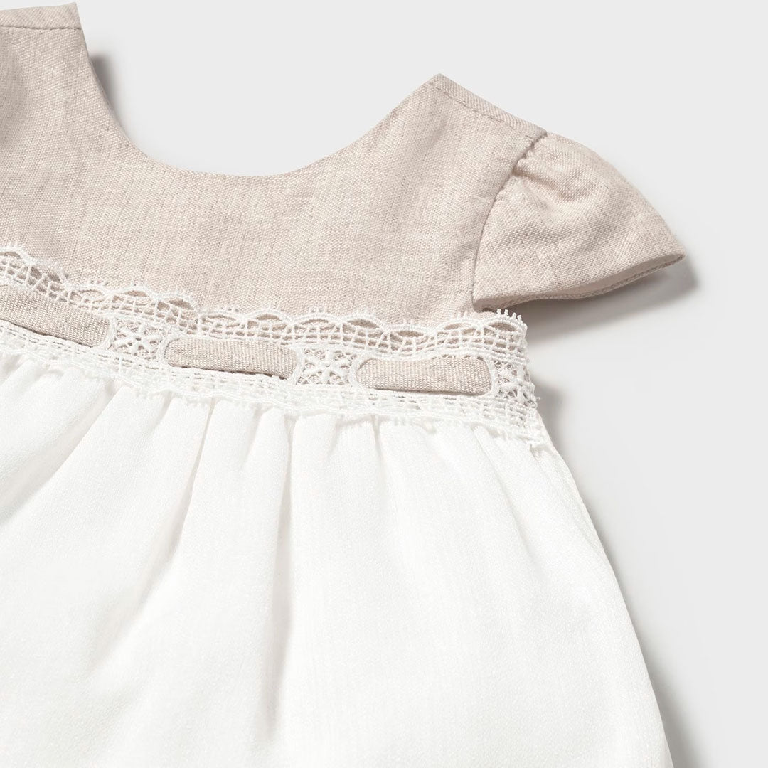 Vestido color crema con bordado para bebé, con cubrepañal combinado, tela transpirable - Mayoral
