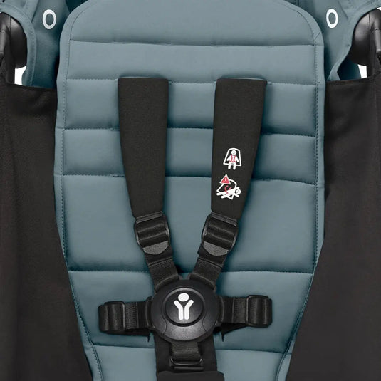 Coche de paseo Stokke YOYO3 desde los 6 meses, ultraligero y plegable en un instante, con capota anti-UV y arnés de 5 puntos, hasta los 4 años - Stokke