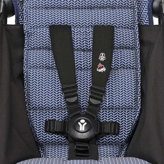 Coche de paseo Stokke YOYO3 desde los 6 meses, ultraligero y plegable en un instante, con capota anti-UV y arnés de 5 puntos, hasta los 4 años - Stokke