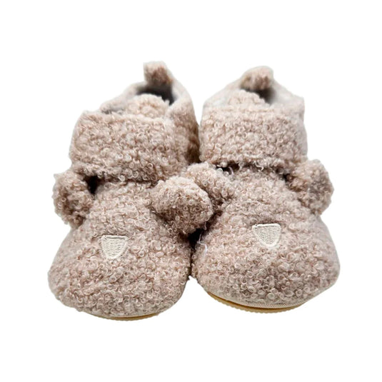 Zapatos cálidos ovejeros con diseño de osito para bebé, con suela antideslizante, hechos en material resistente e hipoalergénico, cómodo cierre ajustable en velcro