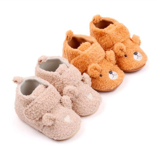 Zapatos cálidos ovejeros con diseño de osito para bebé, con suela antideslizante, hechos en material resistente e hipoalergénico, cómodo cierre ajustable en velcro