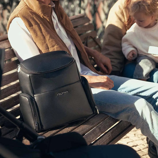 PREVENTA | Pañalera tipo mochila Nuna Essential Bag, con bolsillo cambiador, cosmetiquera y compartimento para laptop - Nuna