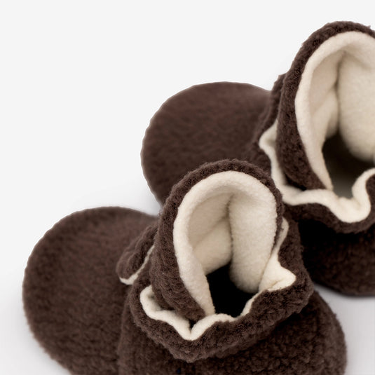 Zapatitos gamuza Cozy World - Edición Limitada, color Chocolate - Kings & Rebels