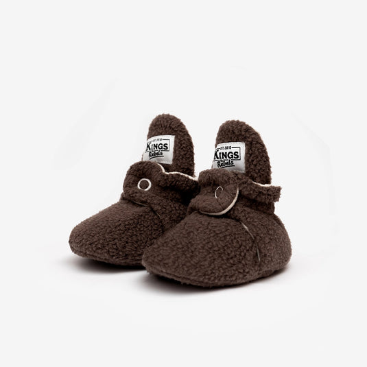 Zapatitos gamuza Cozy World - Edición Limitada, color Chocolate - Kings & Rebels