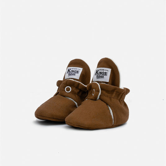 Zapatitos gamuza Cozy World - Edición Limitada, color Cinnamon - Kings & Rebels