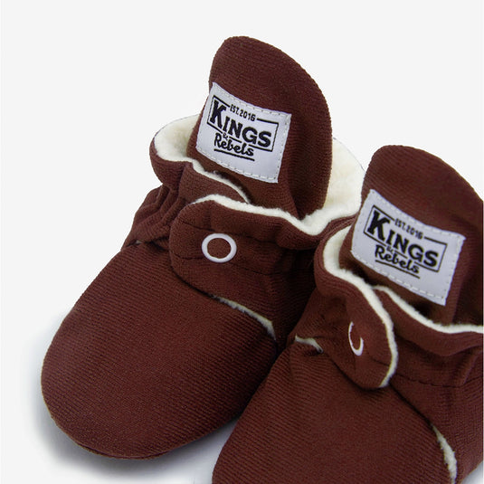 Zapatitos gamuza Cozy World - Edición Limitada, color Cranberry - Kings & Rebels