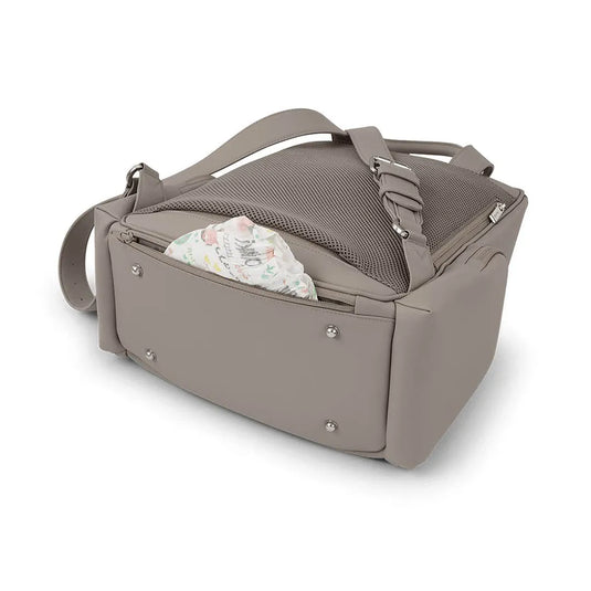 PREVENTA | Pañalera tipo mochila Nuna Essential Bag, con bolsillo cambiador, cosmetiquera y compartimento para laptop - Nuna