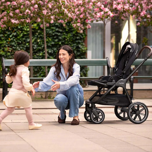 Coche paseador TRIV™ lx convertible en travel system, con asiento reversible, suspensión en todas las ruedas y plegado con una mano, de recién nacido hasta 22 kg - Nuna
